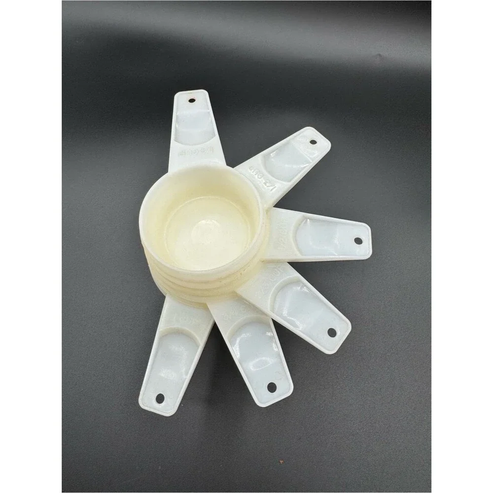Set of 6 Tupperware Speckled White Measuring Cups